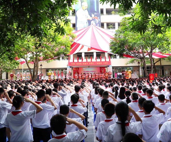 Thay va tro truong THCS Nghia Tan han hoan don chao nam hoc moi - Anh 5