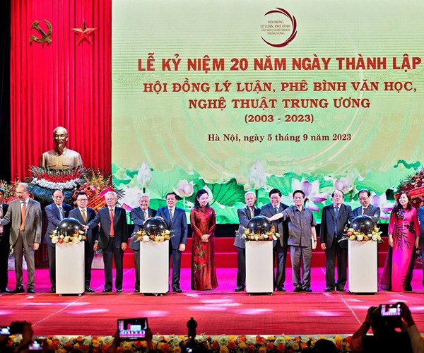 Kỷ niệm 20 năm ngày thành lập Hội đồng Lý luận, phê bình VHNT TƯ: Phát huy vai trò cầu nối giữa Đảng và đội ngũ văn nghệ sĩ - Anh 4