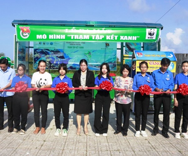“Trạm tập kết xanh” góp phần xanh, sạch biển đảo Phú Quốc - Anh 2