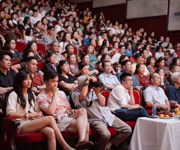 Sân khấu Lệ Ngọc dựng 