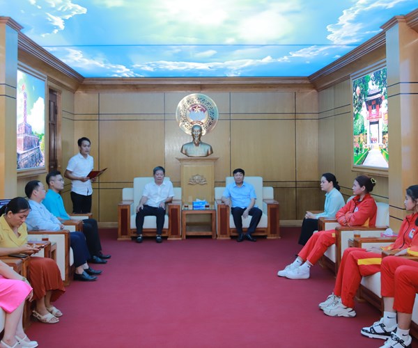 Công đoàn Bộ VHTTDL trao gói hỗ trợ các nạn nhân vụ cháy chung cư mini - Anh 4