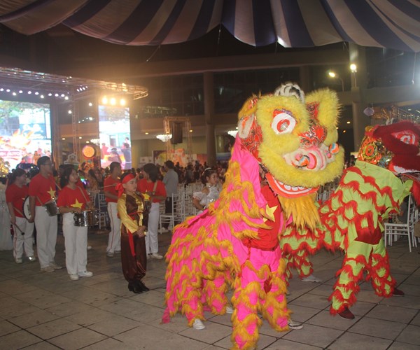 Công đoàn Bộ VHTTDL: Sôi nổi Tết Trung thu “Đêm hội trăng rằm” - Anh 8