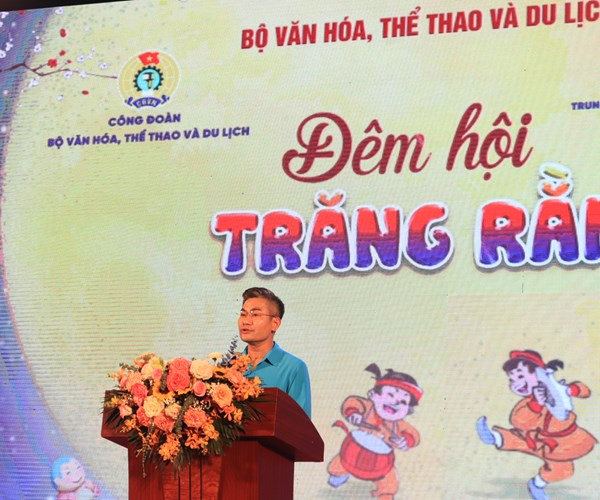 Công đoàn Bộ VHTTDL: Sôi nổi Tết Trung thu “Đêm hội trăng rằm” - Anh 1