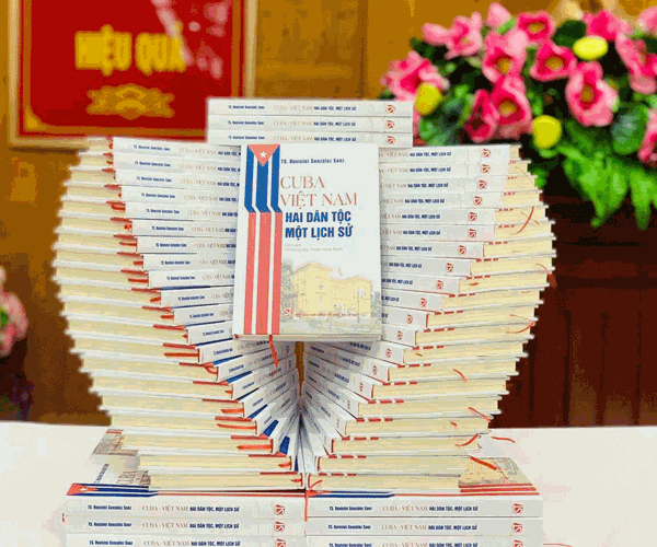 Giới thiệu cuốn sách Cuba - Việt Nam: Hai dân tộc, một lịch sử - Anh 1
