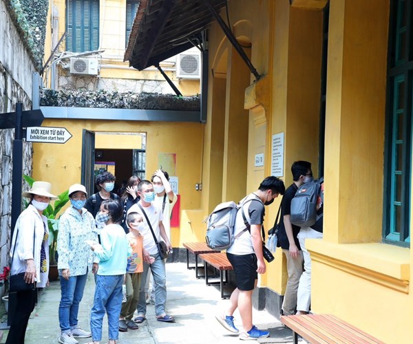 Ứng xử văn minh với di tích, công trình công cộng của Thủ đô: Cần sự chung tay của cộng đồng - Anh 1
