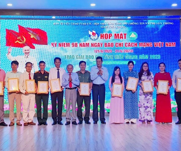 Kiên Giang phát động Giải thưởng sáng tác, quảng bá tác phẩm văn học, nghệ thuật, báo chí - Anh 1