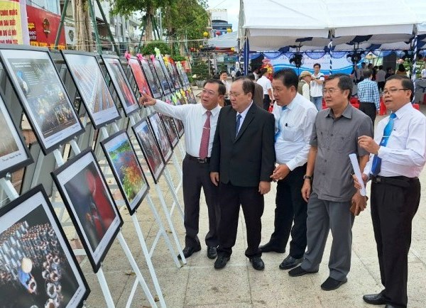 Liên hoan Ảnh nghệ thuật khu vực Đồng bằng sông Cửu Long - Anh 1