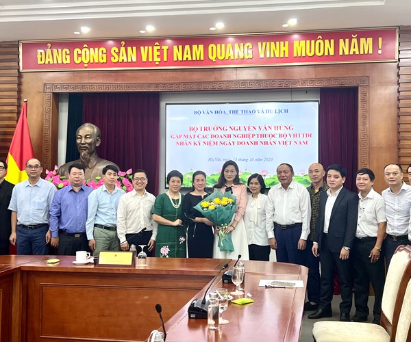 Bộ trưởng Nguyễn Văn Hùng: Doanh nhân, doanh nghiệp Bộ VHTTDL cần có tầm nhìn, tư duy mới để kiến tạo và phát triển - Anh 6