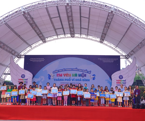 Hơn 300 thiếu nhi thi vẽ tranh 