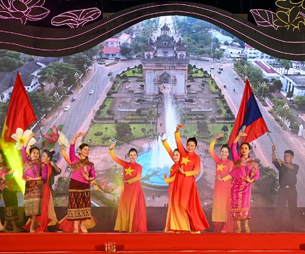 Khai mạc Tuần Văn hóa - Du lịch vùng Tây Bắc và TP.HCM tại Luông Pha Băng - Anh 7