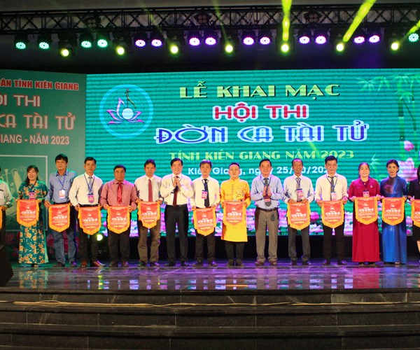 Gần 200 tài tử hòa điệu tuyên truyền xây dựng nông thôn mới - Anh 1