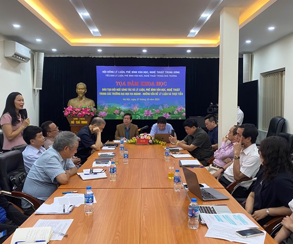 Chú trọng phát triển đội ngũ sáng tác và lý luận, phê bình trong trường đại học đa ngành - Anh 1