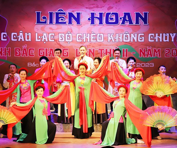 Gìn giữ nghệ thuật Chèo trên quê hương Bắc Giang - Anh 1