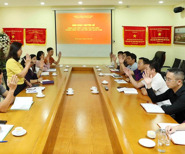 Nhung dang vien can man bao quan, so hoa nhung thuoc phim vo gia ve Dang va Bac Ho kinh yeu - Anh 1