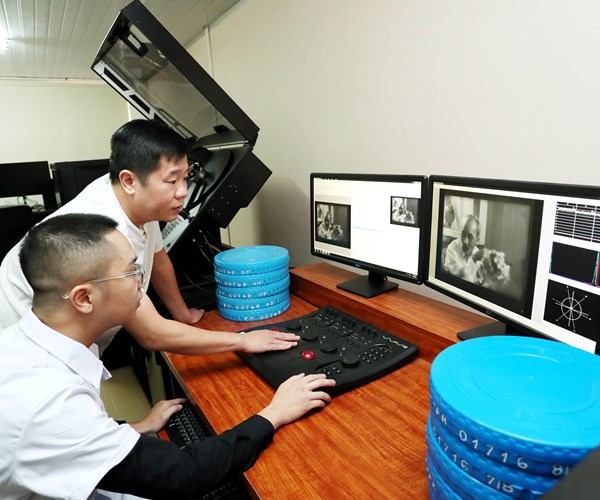 Nhung dang vien can man bao quan, so hoa nhung thuoc phim vo gia ve Dang va Bac Ho kinh yeu - Anh 3