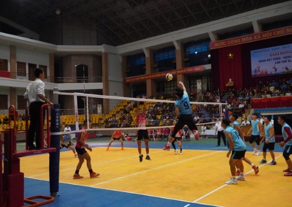 Điện Biên: Hơn 150 VĐV tham dự Giải Bóng chuyền đoàn kết công nông binh - Anh 1