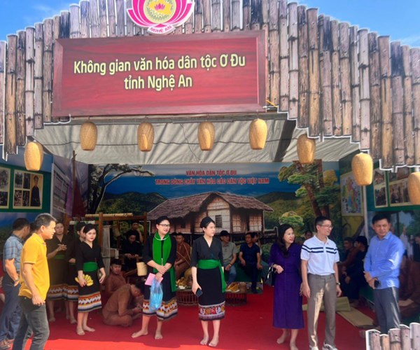 Khai mac cac hoat dong tai Ngay hoi Van hoa cac dan toc co so dan duoi 10.000 nguoi - Anh 3