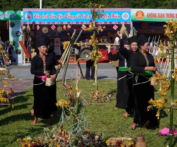 Độc đáo Tết hoa Mào gà của người Cống ở Điện Biên - Anh 3
