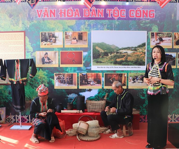 Độc đáo Tết hoa Mào gà của người Cống ở Điện Biên - Anh 8