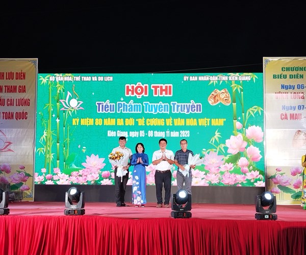 Mang nghệ thuật cải lương đến gần khán giả - Anh 2