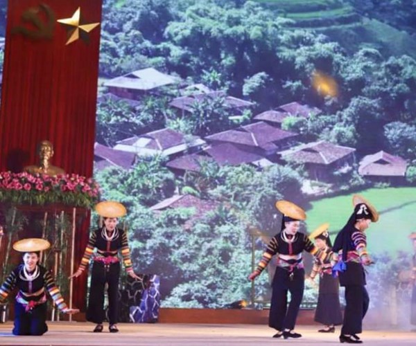 Khơi dậy lòng tự hào về trang phục truyền thống các dân tộc thiểu số - Anh 1