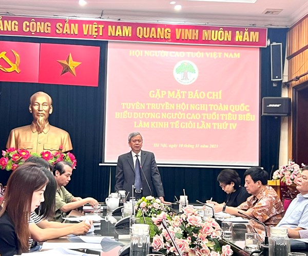 Phát huy vai trò của người cao tuổi làm kinh tế giỏi, tích cực tham gia chuyển đổi số - Anh 1
