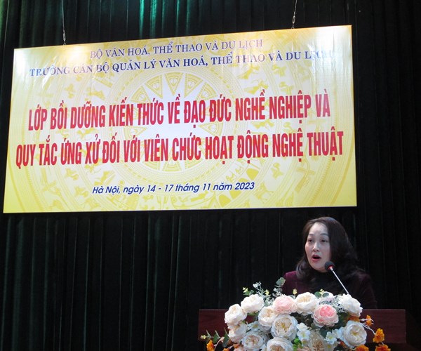 Bồi dưỡng kiến thức về đạo đức nghề nghiệp và quy tắc ứng xử đối với viên chức hoạt động nghệ thuật - Anh 1