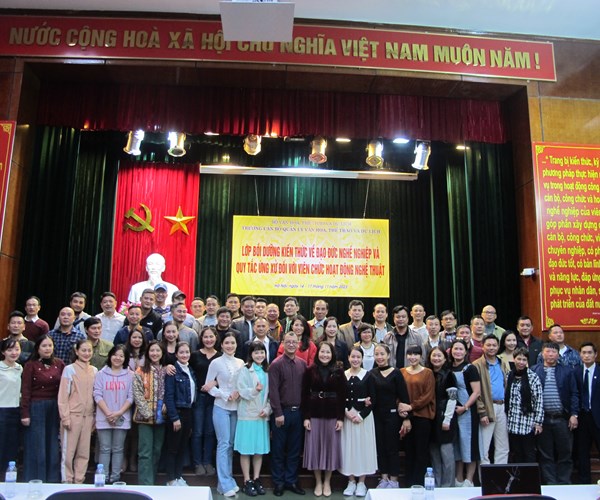 Bồi dưỡng kiến thức về đạo đức nghề nghiệp và quy tắc ứng xử đối với viên chức hoạt động nghệ thuật - Anh 4