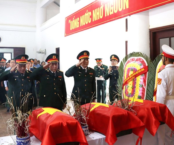 Truy điệu, an táng hài cốt 3 liệt sĩ tại Nghĩa trang Độc Lập - Anh 1