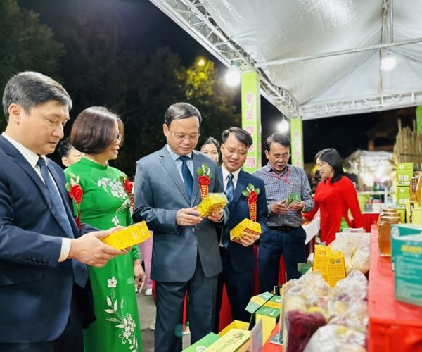 Khai mạc Hội chợ OCOP tỉnh Tuyên Quang 2023 - Anh 2