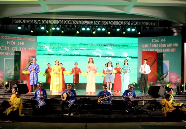 Kiên Giang mở lớp truyền dạy nghệ thuật Đờn ca tài tử miễn phí - Anh 1