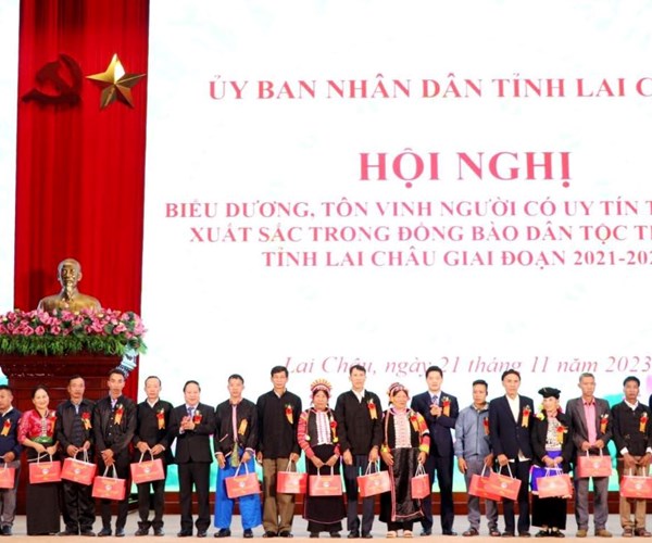 Lai Châu tôn vinh người có uy tín tiêu biểu trong đồng bào dân tộc thiểu số - Anh 1