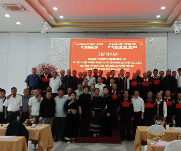 Phát huy bản sắc văn hóa góp phần đẩy lùi hủ tục lạc hậu - Anh 2