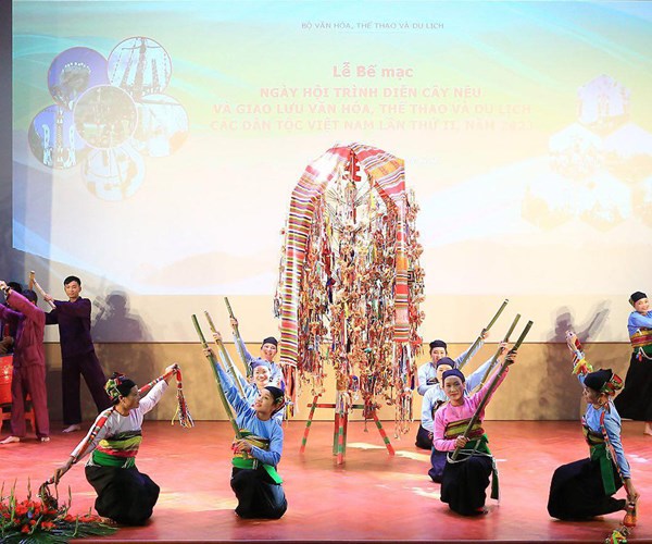 Be mac Ngay hoi trinh dien cay Neu va giao luu van hoa cac dan toc - Anh 1