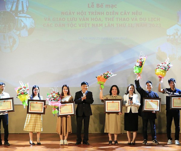 Be mac Ngay hoi trinh dien cay Neu va giao luu van hoa cac dan toc - Anh 4
