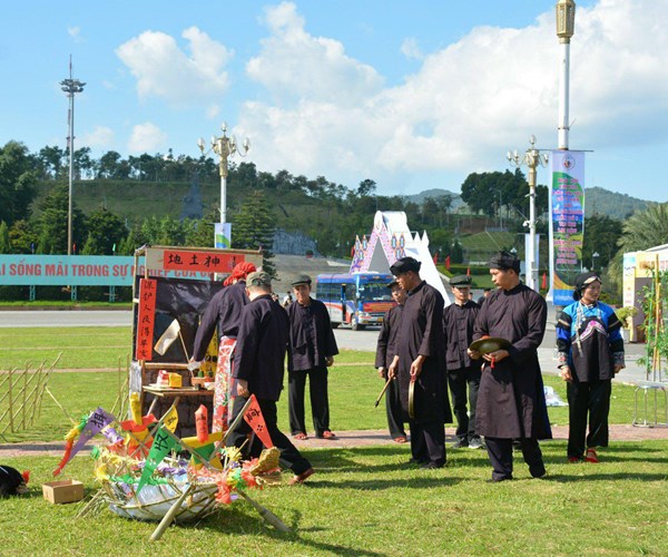 Le duoi ma hoa “Nhe kho sinh” phong tuc tot dep cua nguoi Bo Y - Anh 5
