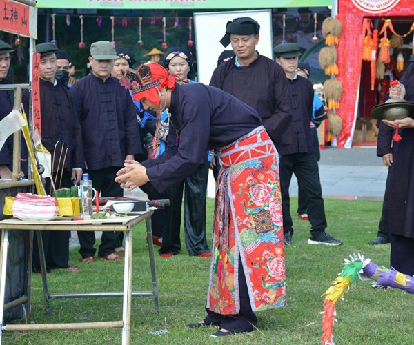 Le duoi ma hoa “Nhe kho sinh” phong tuc tot dep cua nguoi Bo Y - Anh 3