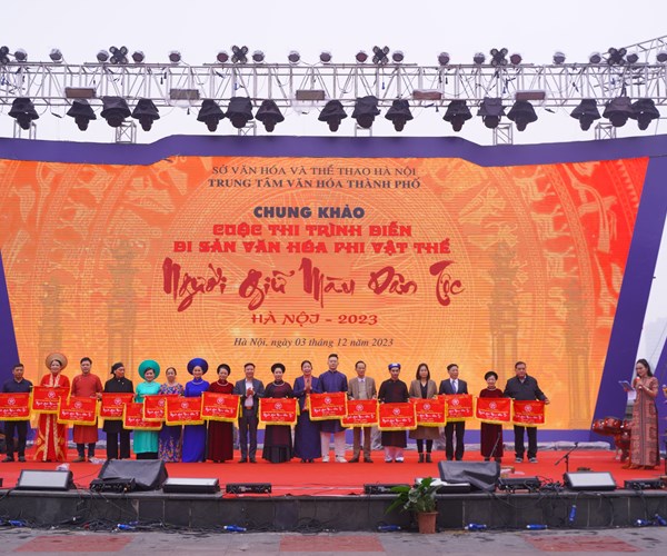 Hà Nội: 16 CLB trình diễn “Người giữ màu dân tộc” - Anh 2