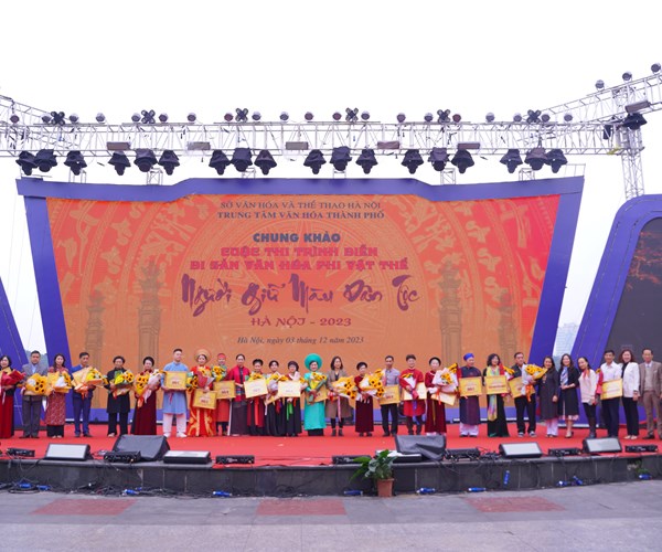 Hà Nội: 16 CLB trình diễn “Người giữ màu dân tộc” - Anh 3