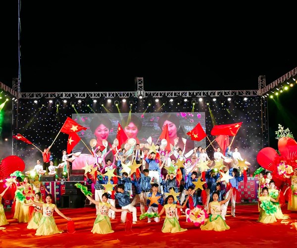 Lung linh sac mau van hoa noi thuong nguon Song Da - Anh 1