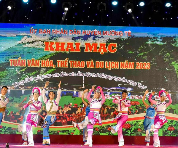 Lung linh sac mau van hoa noi thuong nguon Song Da - Anh 4