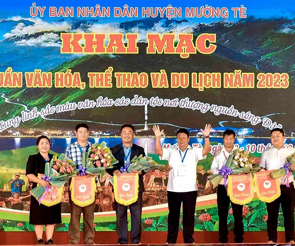 Lung linh sac mau van hoa noi thuong nguon Song Da - Anh 10