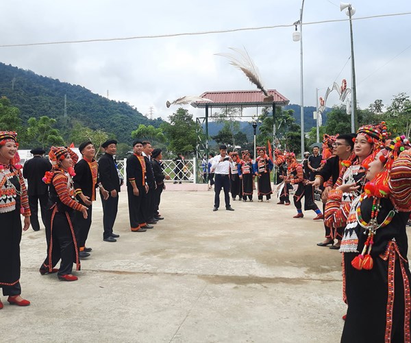 Lung linh sac mau van hoa noi thuong nguon Song Da - Anh 5