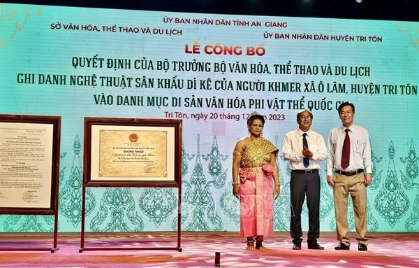 An Giang đón Bằng công nhận Nghệ thuật trình diễn sân khấu Dì kê là di sản văn hóa phi vật thể quốc gia - Anh 1