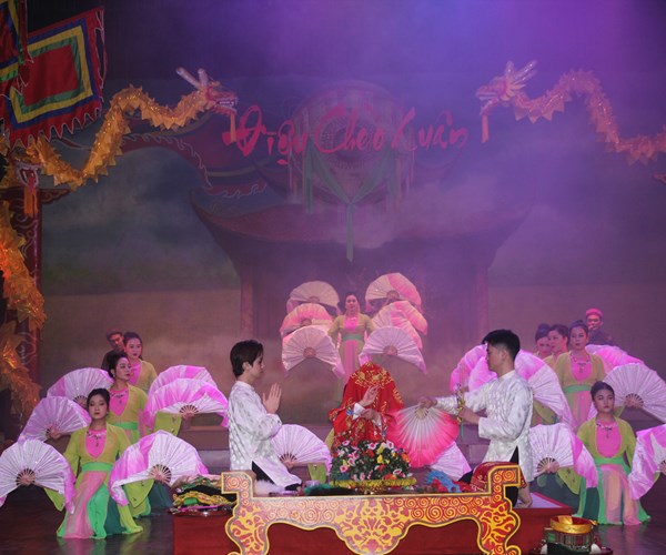 Sân khấu Tết: Đa dạng thể loại, phong phú nội dung - Anh 7
