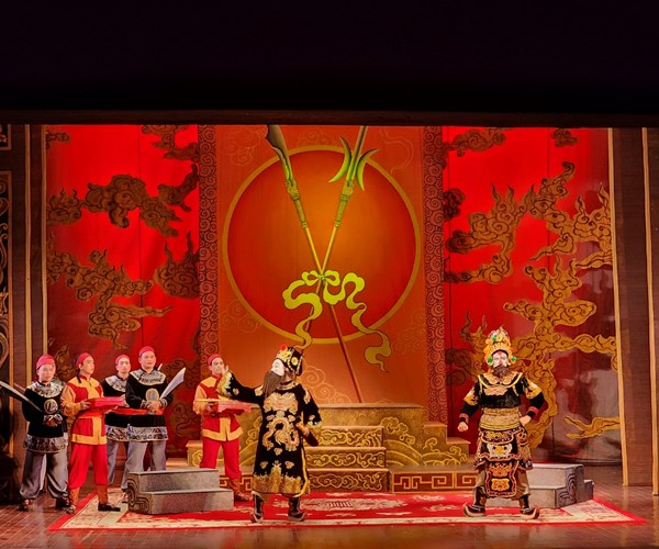 Sân khấu Tết: Đa dạng thể loại, phong phú nội dung - Anh 8