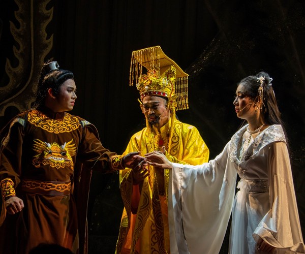 Sân khấu Tết: Đa dạng thể loại, phong phú nội dung - Anh 6