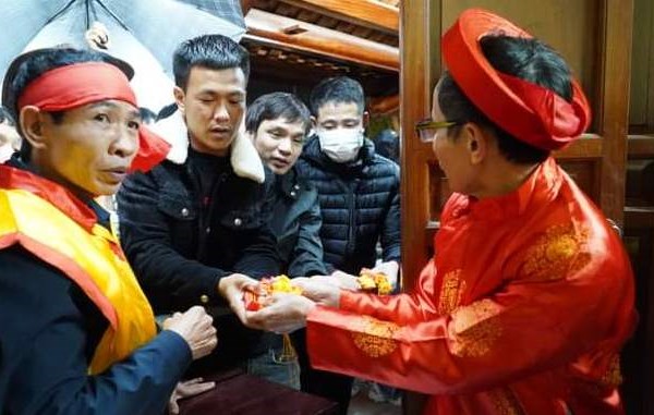 Lễ phát lương Đức Thánh Trần tại đền Trần Thương - Anh 3