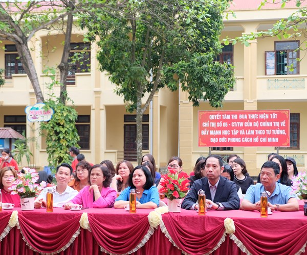 Công đoàn Khối Di sản - Văn hóa cơ sở với Chương trình “Gieo mầm tri thức” và tặng quà cho học sinh có hoàn cảnh khó khăn - Anh 3