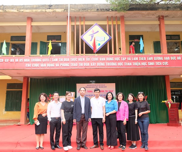 Công đoàn Khối Di sản - Văn hóa cơ sở với Chương trình “Gieo mầm tri thức” và tặng quà cho học sinh có hoàn cảnh khó khăn - Anh 6